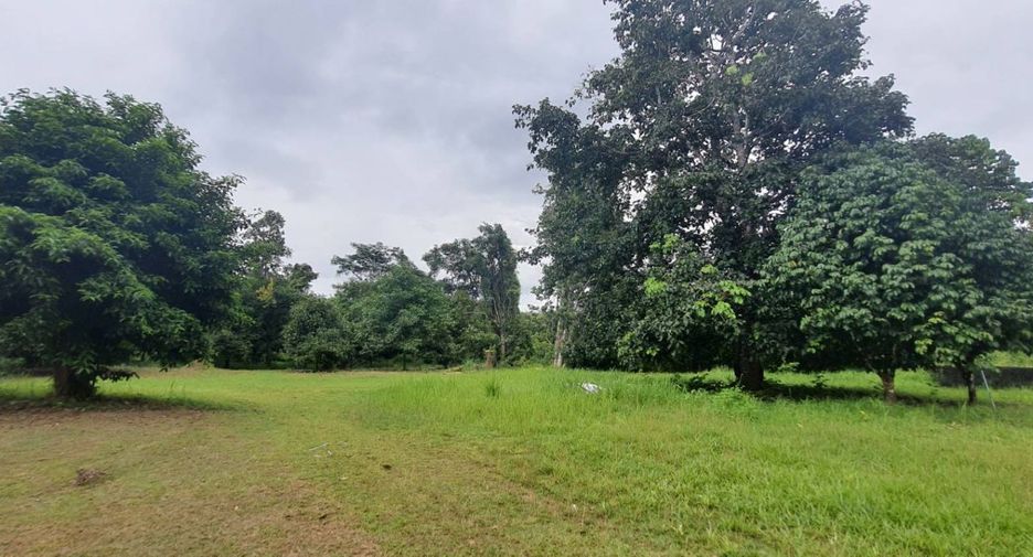 Terreno en venta en Takua Pa, Phang Nga
