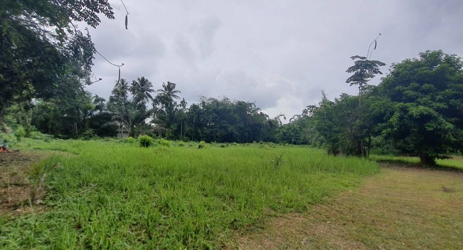 Terreno en venta en Takua Pa, Phang Nga