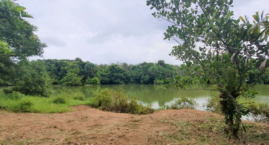 Terreno en venta en Takua Pa, Phang Nga