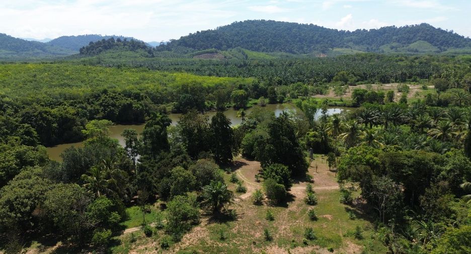 Terreno en venta en Takua Pa, Phang Nga