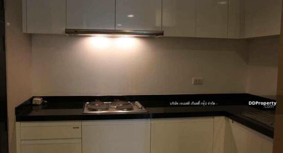 For sale 2 bedrooms condo in Huai Khwang, Bangkok