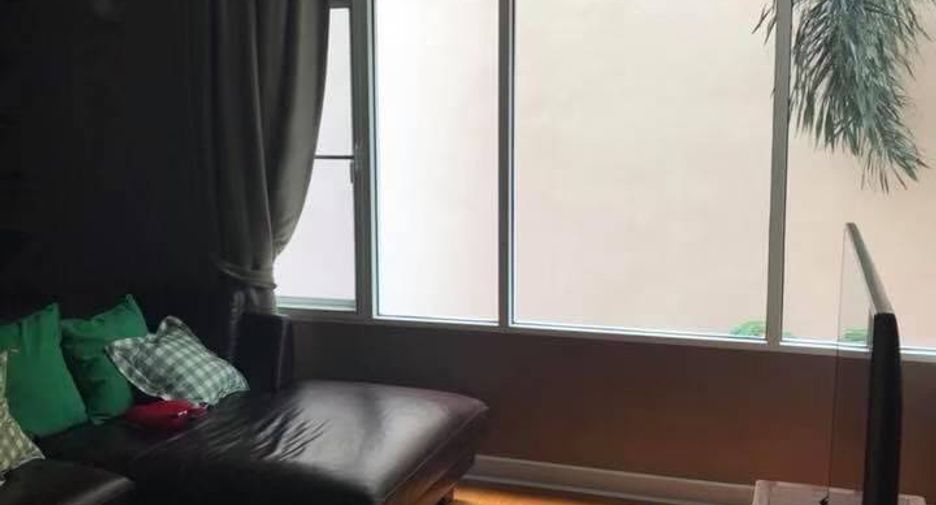 Condo en alquiler y en venta de 3 habitaciones en Sathon, Bangkok