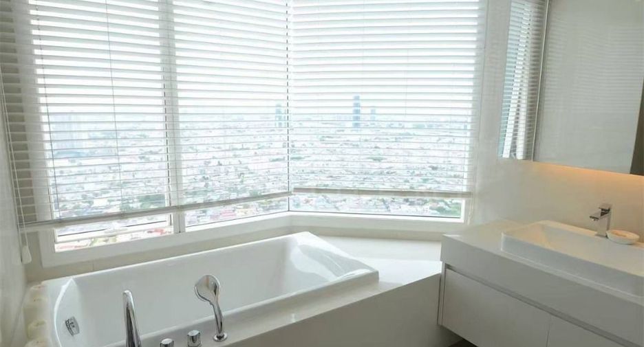 For rent 3 bedrooms condo in Bang Kho Laem, Bangkok