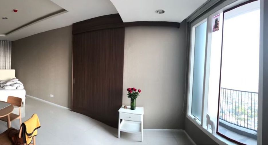 For rent 3 bedrooms condo in Bang Kho Laem, Bangkok