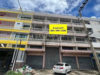 For sale 4 bed retail Space in Mueang Samut Sakhon, Samut Sakhon