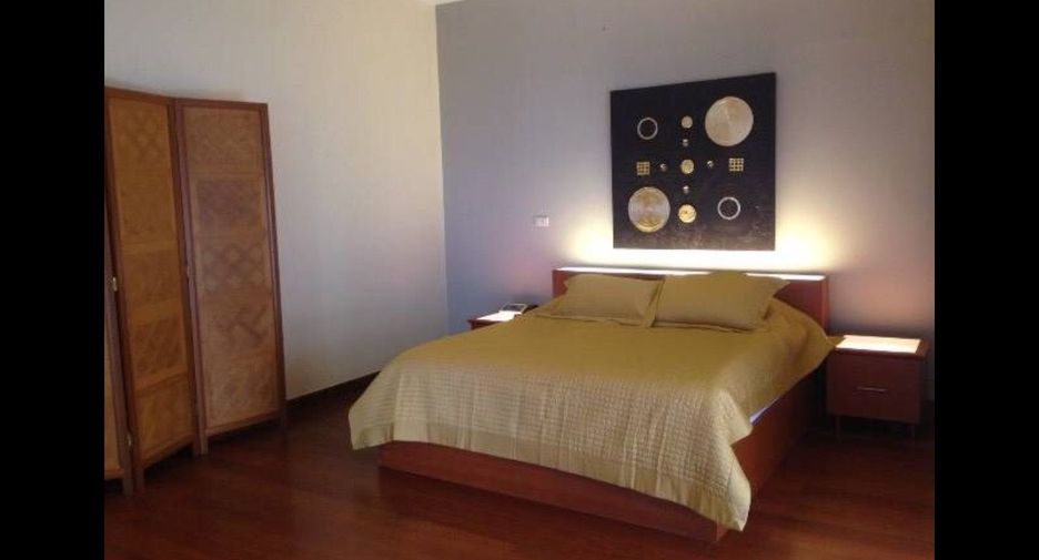 Casa en alquiler de 3 habitaciones en Yan Nawa, Bangkok