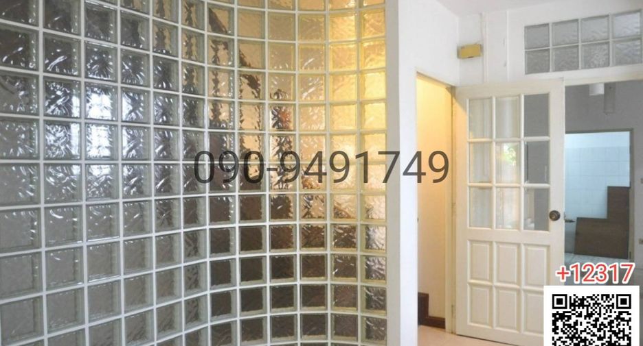 For rent 4 bedrooms townhouse in Mueang Nonthaburi, Nonthaburi