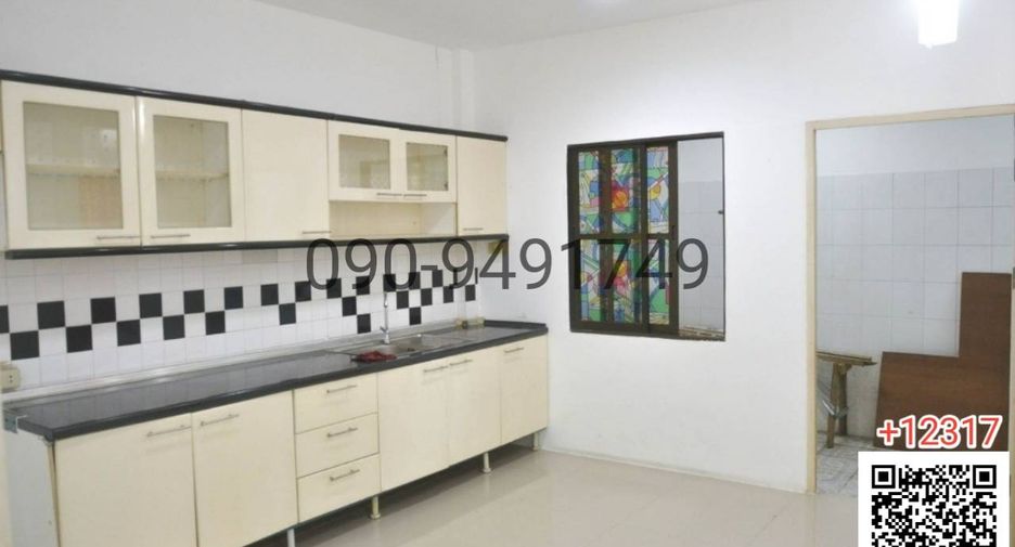 For rent 4 bedrooms townhouse in Mueang Nonthaburi, Nonthaburi