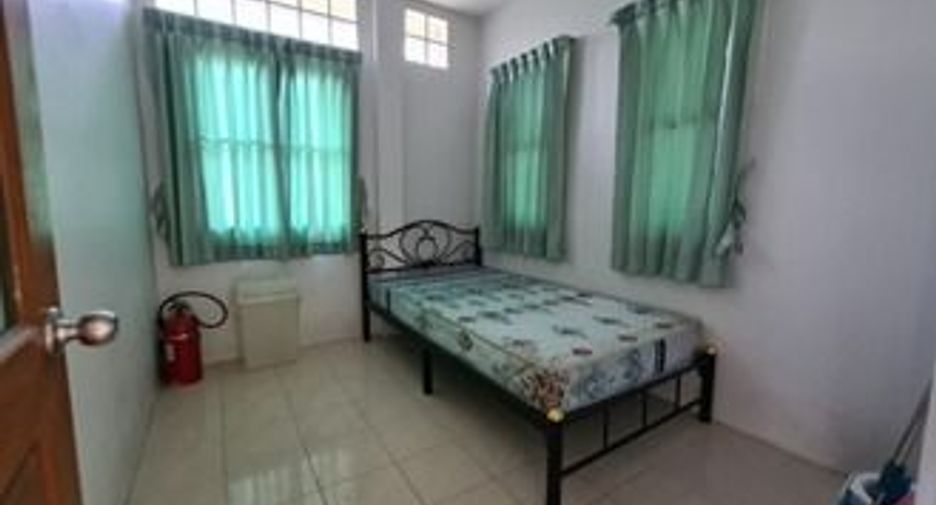 For rent 4 bedrooms condo in Mueang Samut Prakan, Samut Prakan