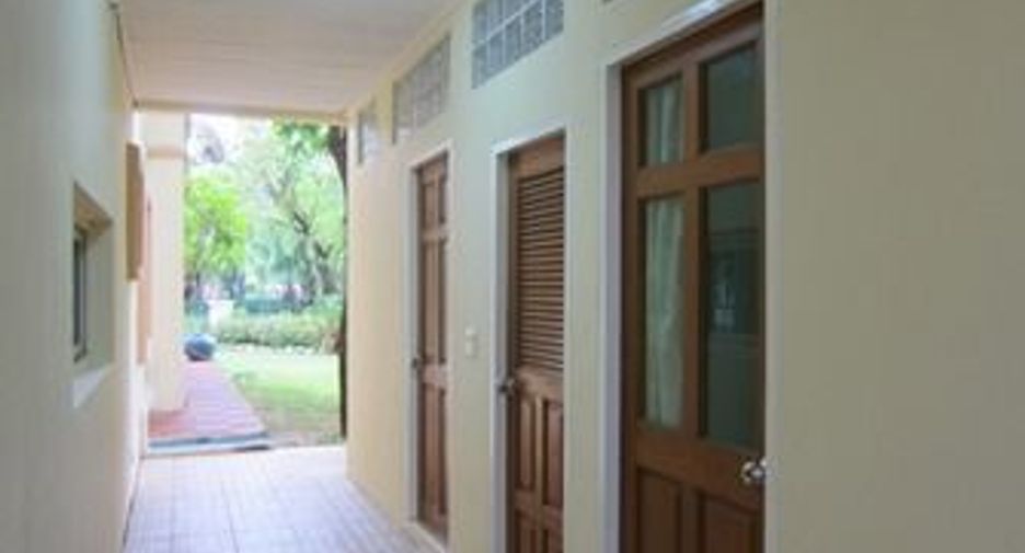 For rent 4 bedrooms condo in Mueang Samut Prakan, Samut Prakan