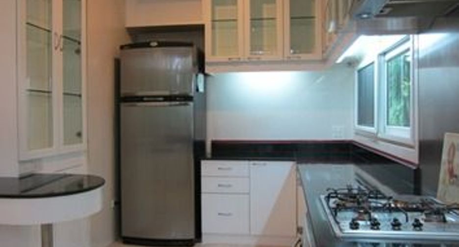 For rent 4 bedrooms condo in Mueang Samut Prakan, Samut Prakan