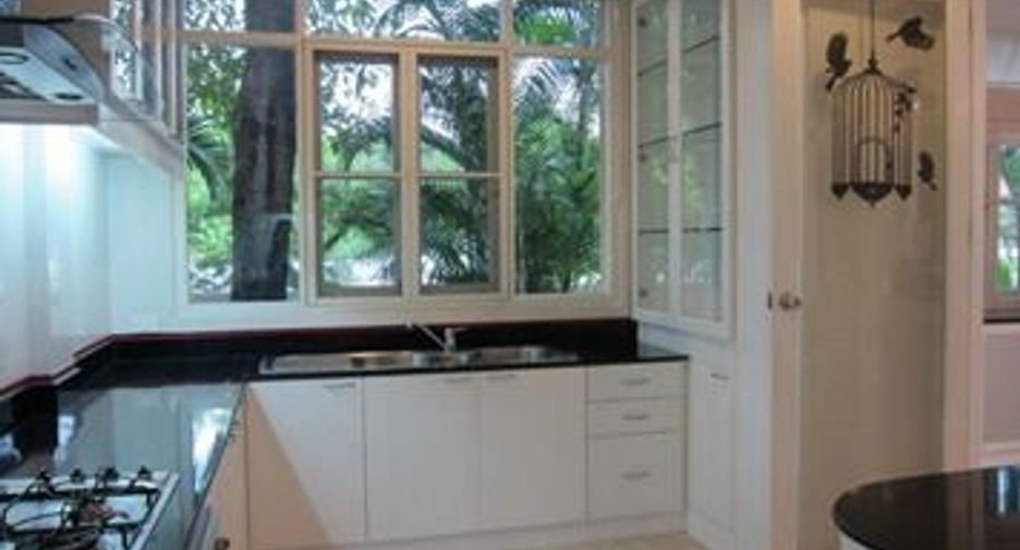 For rent 4 bedrooms condo in Mueang Samut Prakan, Samut Prakan