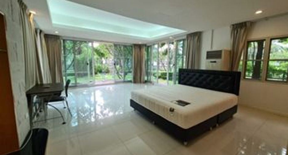 For rent 4 bedrooms condo in Mueang Samut Prakan, Samut Prakan