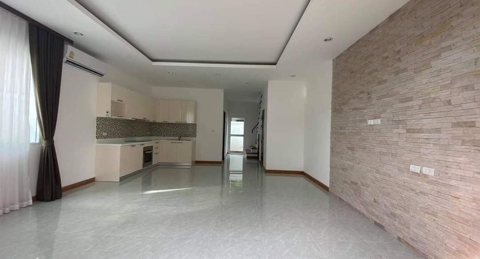 Casa adosada en venta de 3 habitaciones en Kathu, Phuket