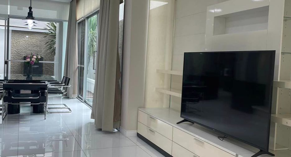 For rent 4 bedrooms townhouse in Chatuchak, Bangkok
