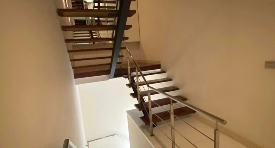 For rent 4 bedrooms townhouse in Chatuchak, Bangkok