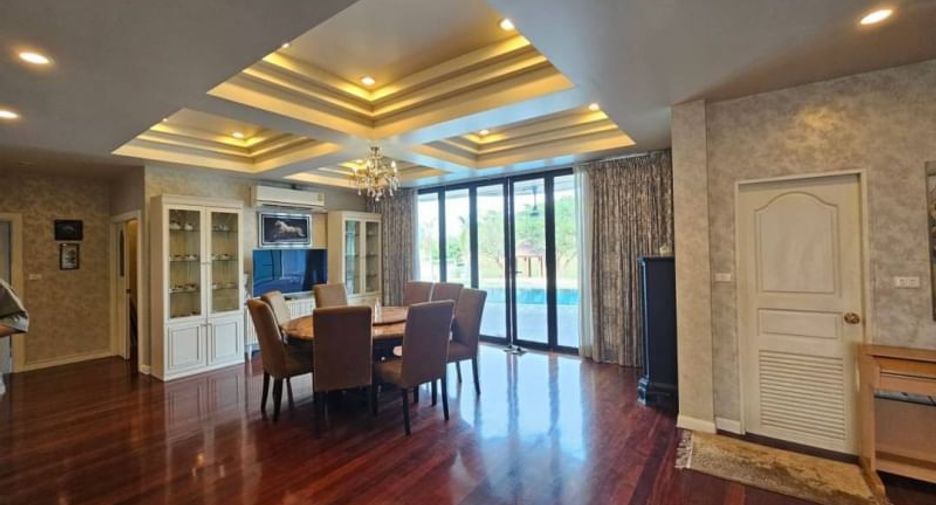 À vendre 5 chambres maison à Mueang Chon Buri, Chonburi