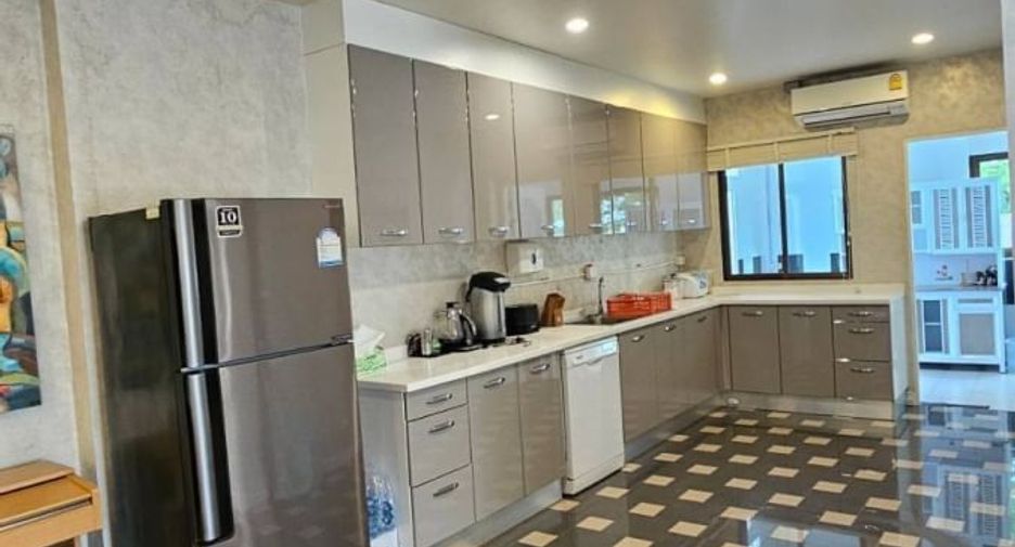 À vendre 5 chambres maison à Mueang Chon Buri, Chonburi