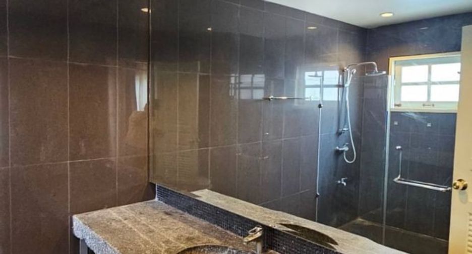 À vendre 5 chambres maison à Mueang Chon Buri, Chonburi