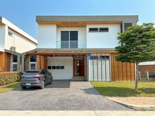 For Rent 4 Bedroom Villa In San Kamphaeng, Chiang Mai