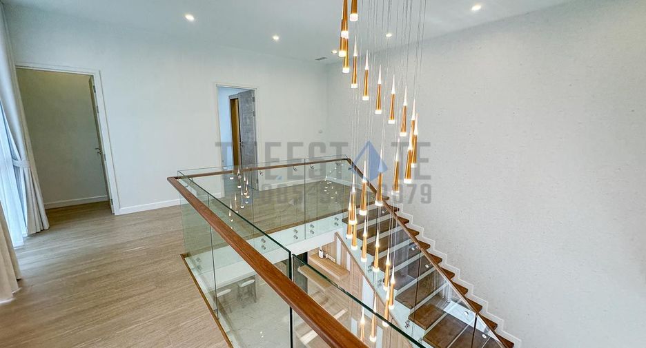 For rent 4 bedrooms villa in San Kamphaeng, Chiang Mai