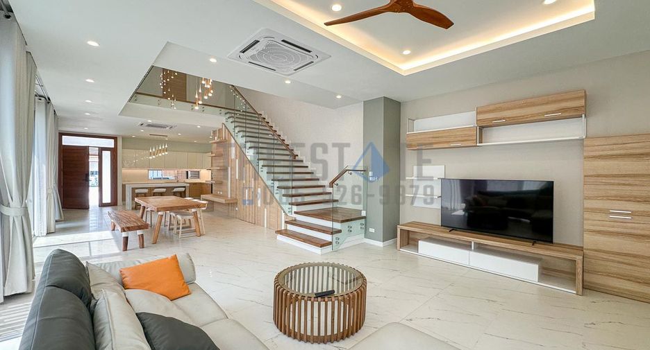 For rent 4 bedrooms villa in San Kamphaeng, Chiang Mai
