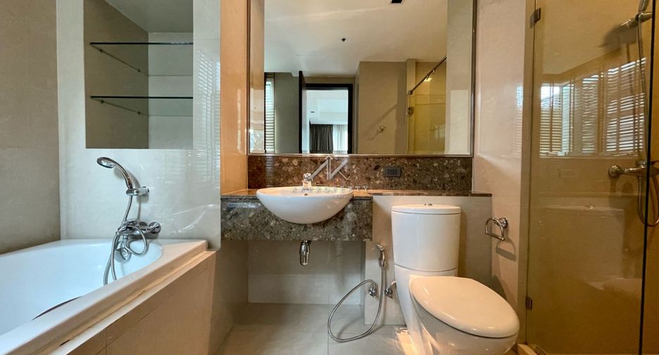 For rent 4 bedrooms condo in Khlong Toei, Bangkok