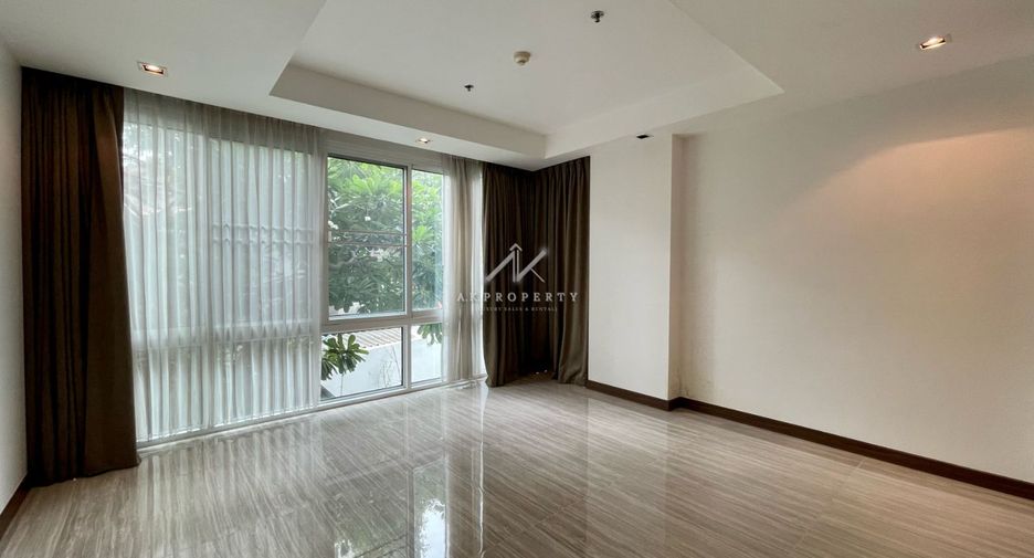 For rent 4 bedrooms condo in Khlong Toei, Bangkok