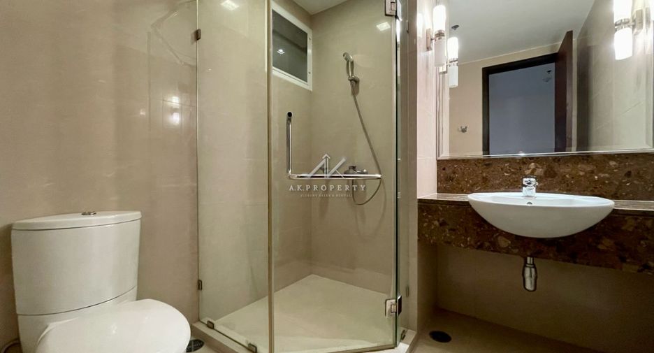 For rent 4 bedrooms condo in Khlong Toei, Bangkok
