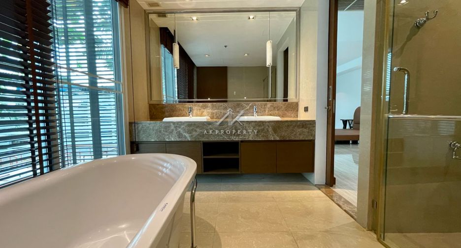 For rent 4 bedrooms condo in Khlong Toei, Bangkok