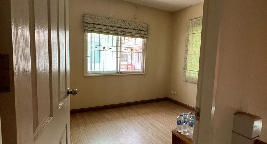 For sale 3 bedrooms house in Mueang Nonthaburi, Nonthaburi