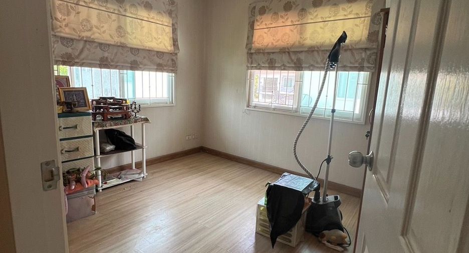 For sale 3 bedrooms house in Mueang Nonthaburi, Nonthaburi