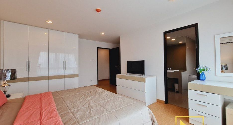 For rent 2 bedrooms apartment in Watthana, Bangkok