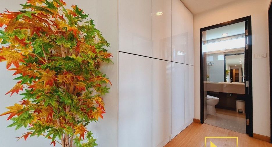 For rent 2 bedrooms apartment in Watthana, Bangkok