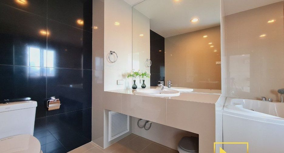 For rent 2 bedrooms apartment in Watthana, Bangkok