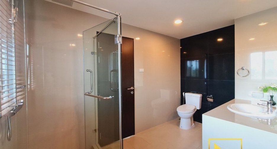 For rent 2 bedrooms apartment in Watthana, Bangkok