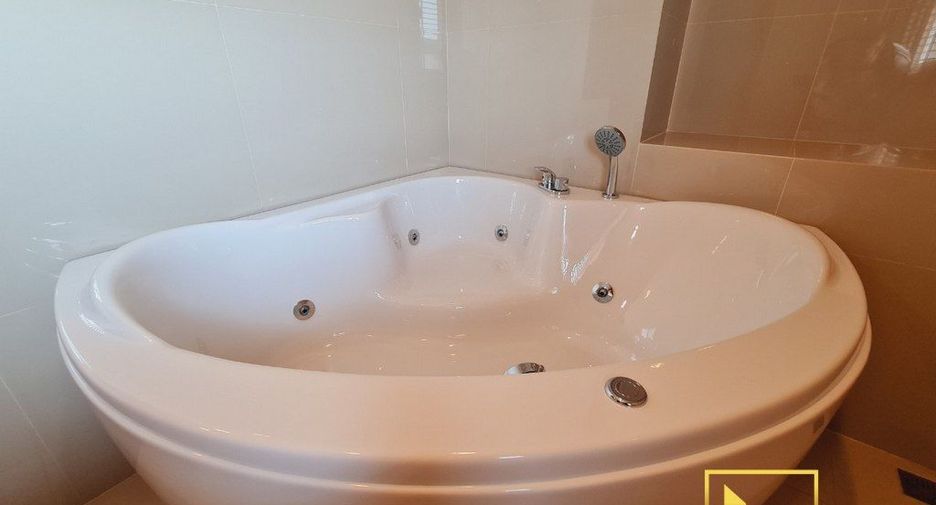 For rent 2 bedrooms apartment in Watthana, Bangkok