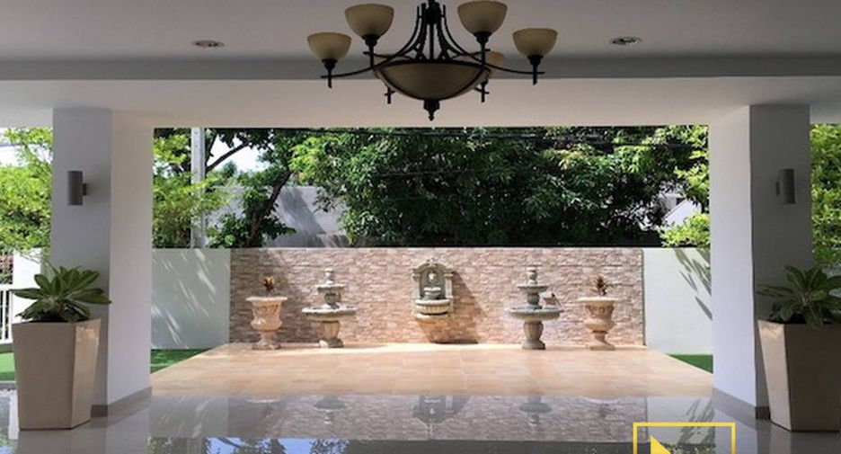 For rent 2 bedrooms apartment in Watthana, Bangkok