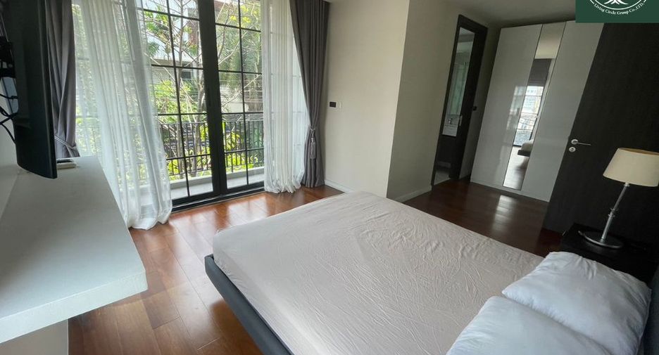 For rent and for sale 4 bedrooms townhouse in Watthana, Bangkok