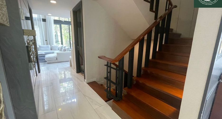For rent and for sale 4 bedrooms townhouse in Watthana, Bangkok