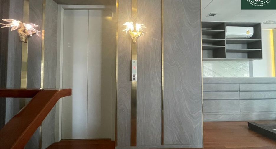 For rent and for sale 4 bedrooms townhouse in Watthana, Bangkok