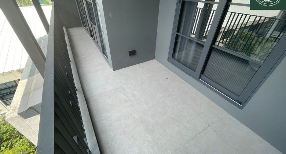 For rent and for sale 4 bedrooms townhouse in Watthana, Bangkok