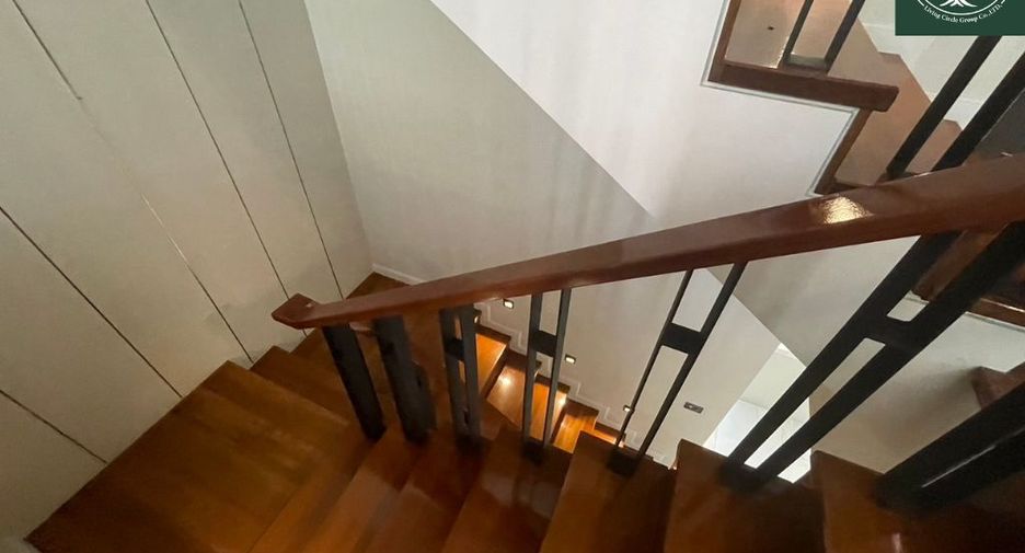 For rent and for sale 4 bedrooms townhouse in Watthana, Bangkok