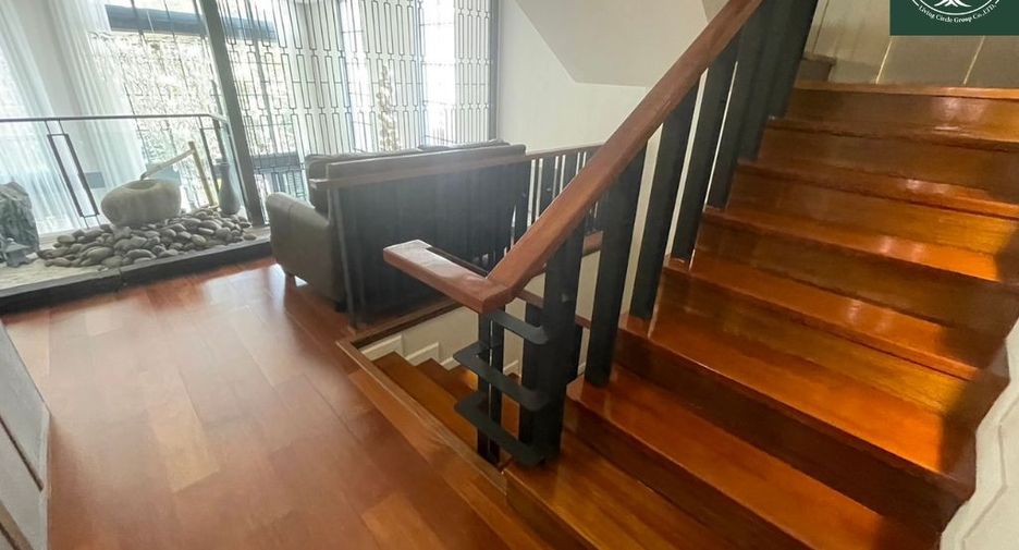 For rent and for sale 4 bedrooms townhouse in Watthana, Bangkok