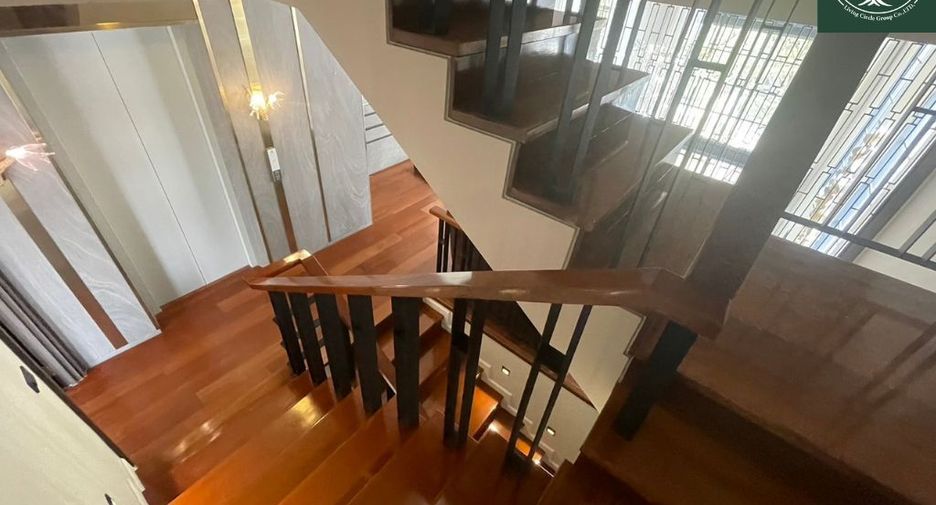For rent and for sale 4 bedrooms townhouse in Watthana, Bangkok