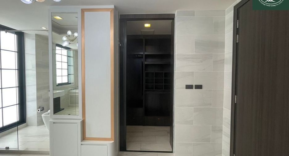 For rent and for sale 4 bedrooms townhouse in Watthana, Bangkok