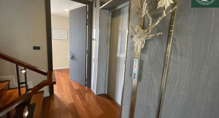 For rent and for sale 4 bedrooms townhouse in Watthana, Bangkok