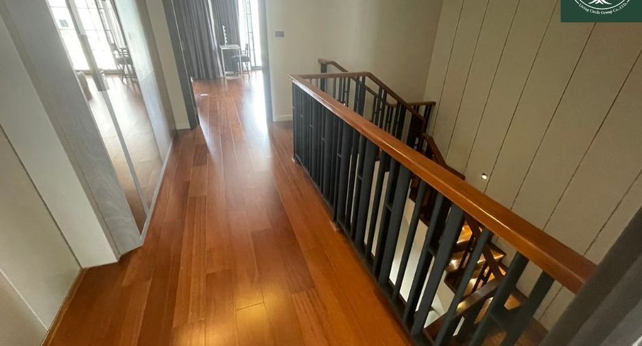 For rent and for sale 4 bedrooms townhouse in Watthana, Bangkok