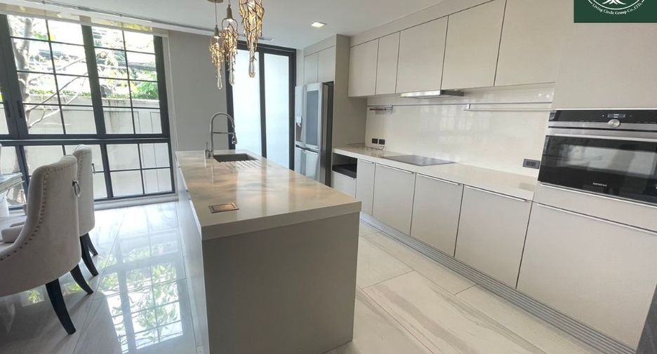 For rent and for sale 4 bedrooms townhouse in Watthana, Bangkok