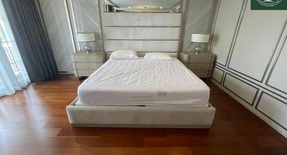 For rent and for sale 4 bedrooms townhouse in Watthana, Bangkok